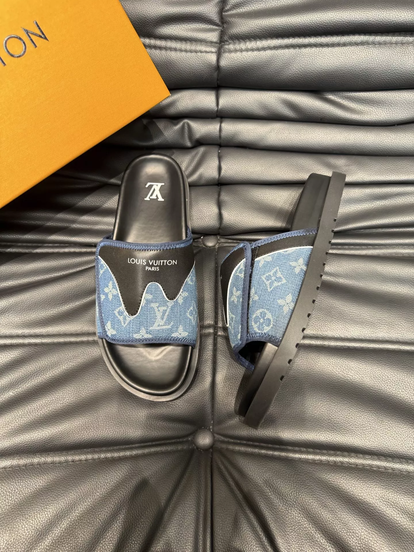 Resilient 8762 Louis Vuitton Slippers For Men