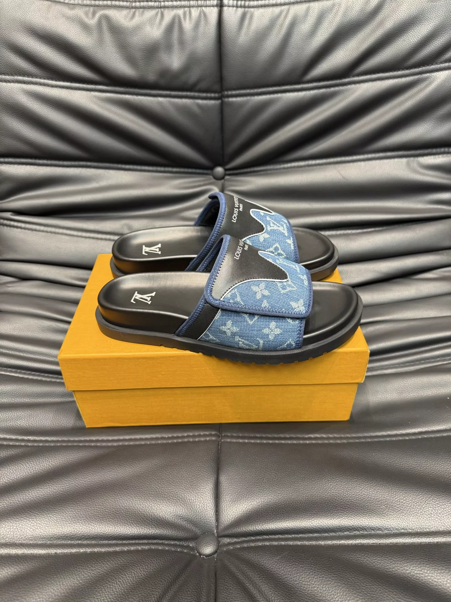 Resilient 8762 Louis Vuitton Slippers For Men