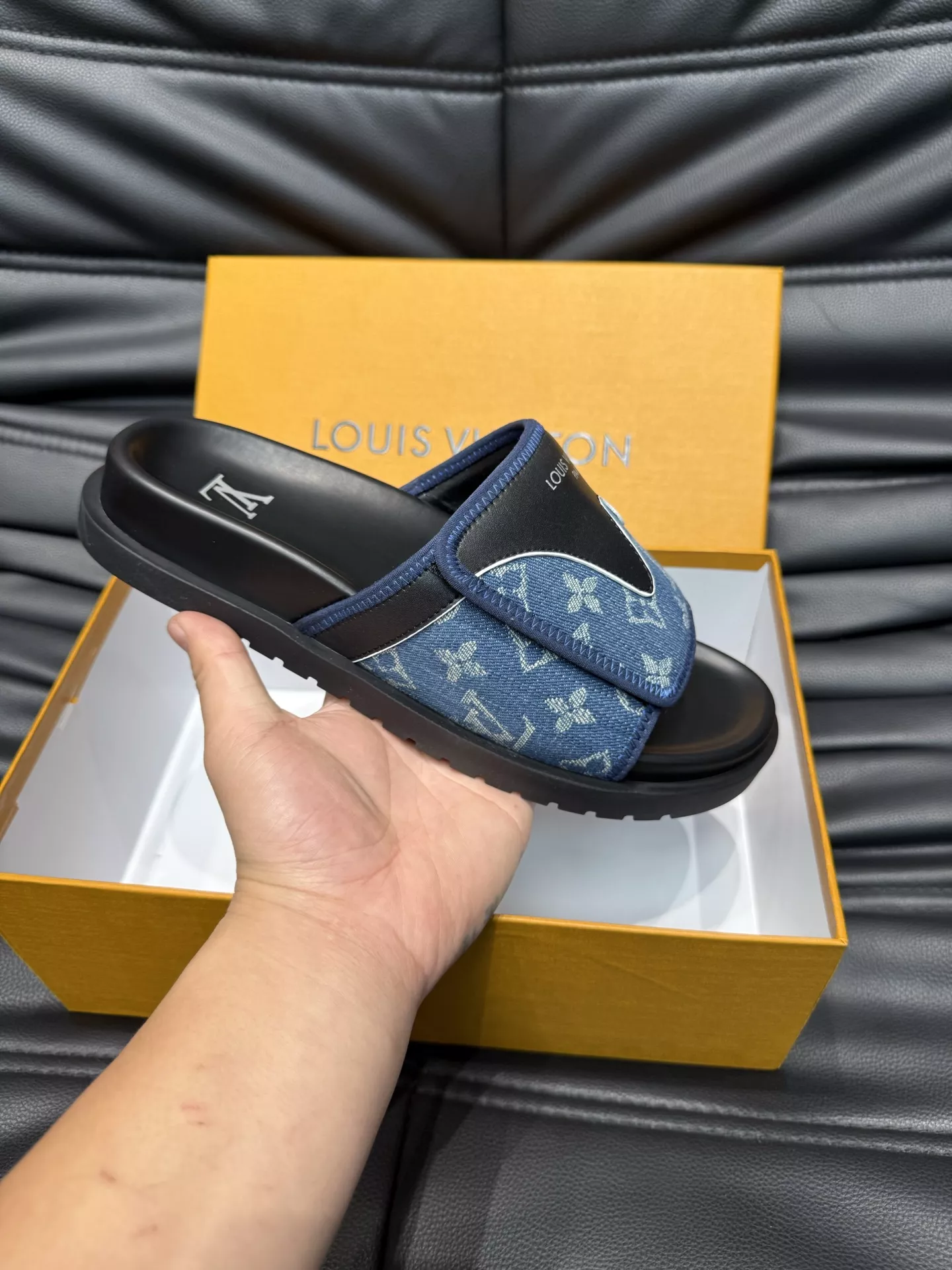 Resilient 8762 Louis Vuitton Slippers For Men