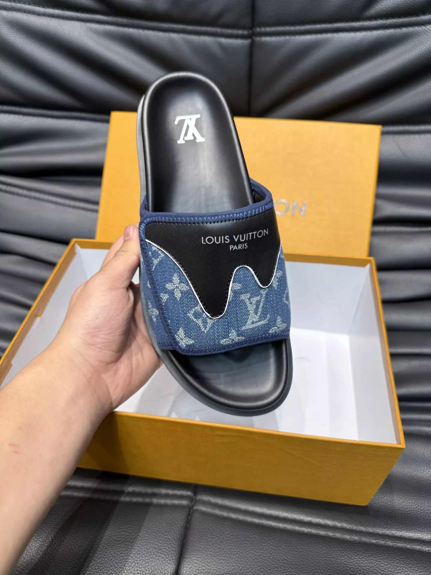 Resilient 8762 Louis Vuitton Slippers For Men