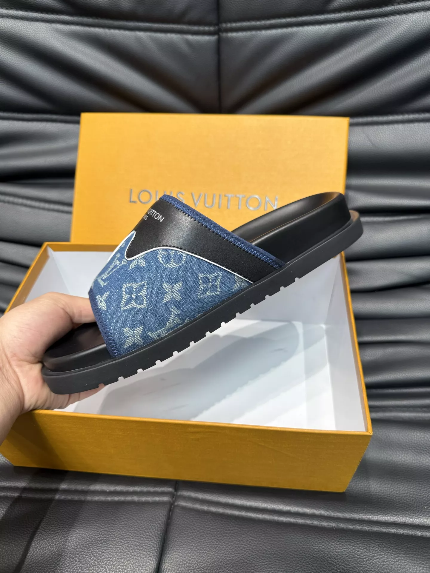 Resilient 8762 Louis Vuitton Slippers For Men