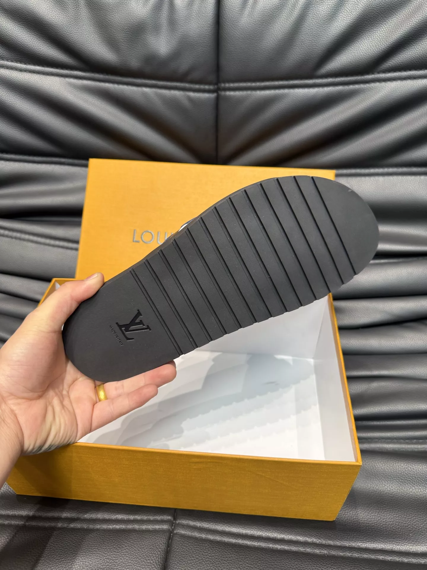 Resilient 8762 Louis Vuitton Slippers For Men