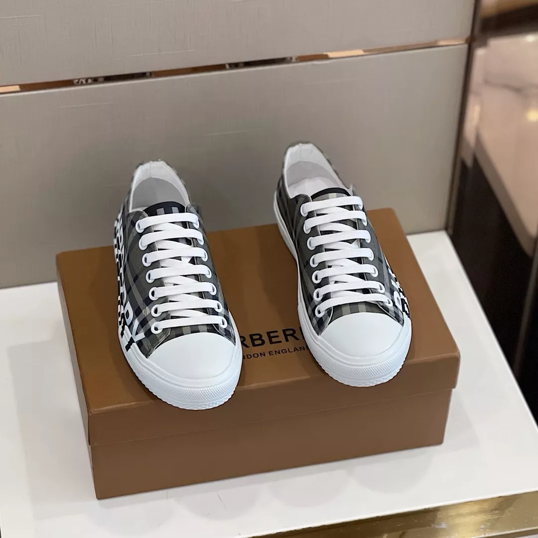 Resilient 8767 Burberry Casual Shoes For Men
