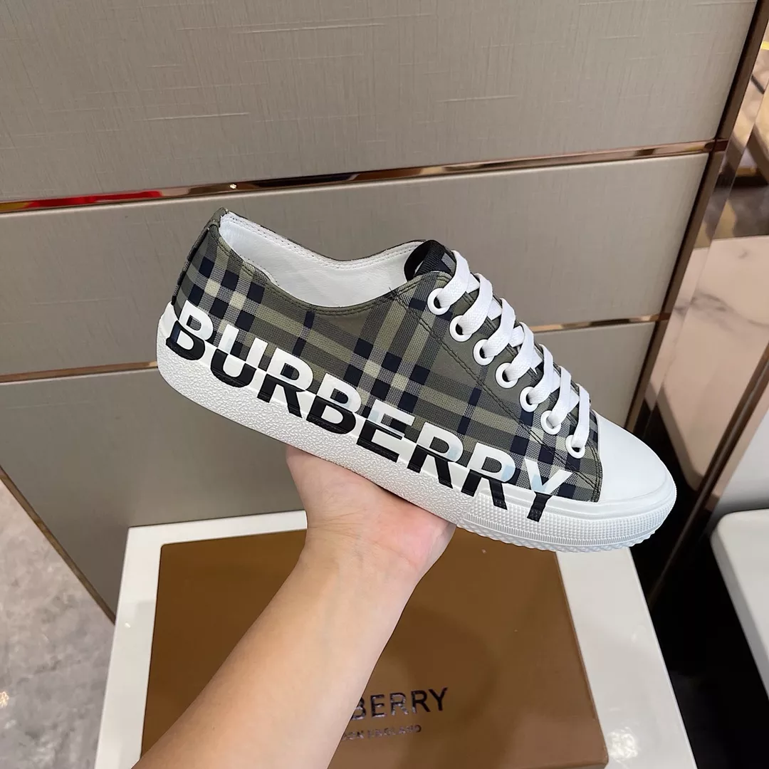 Resilient 8767 Burberry Casual Shoes For Men