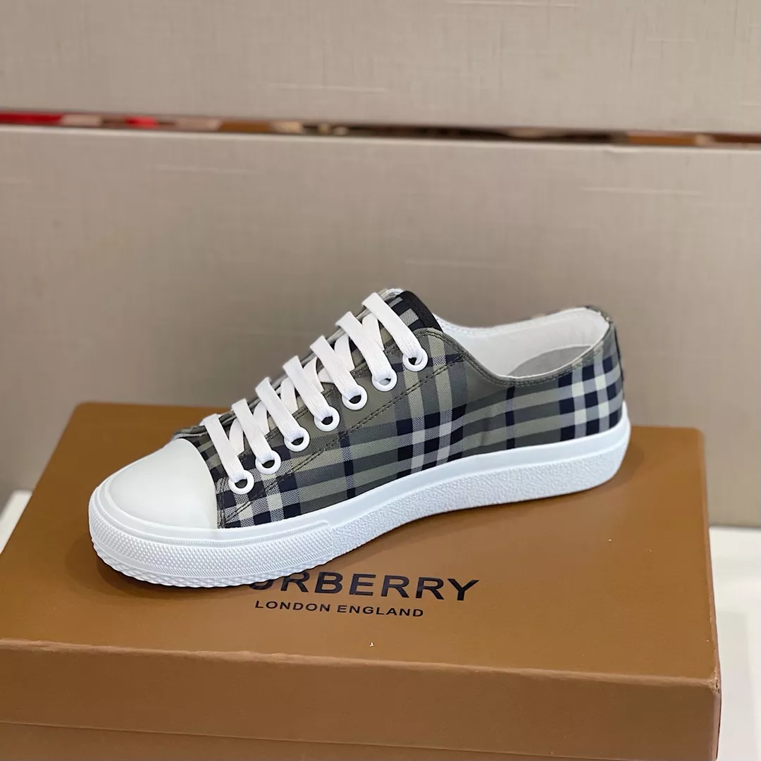 Resilient 8767 Burberry Casual Shoes For Men