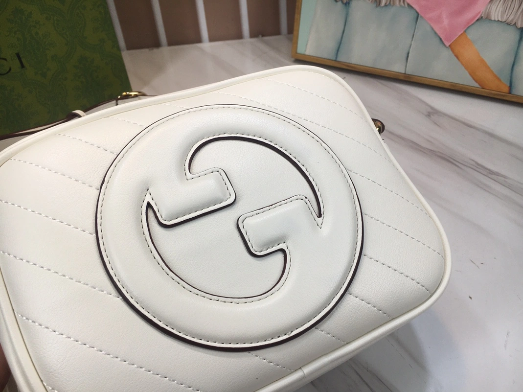 Resilient 8921 Gucci AAA Quality Messenger Bags For Women