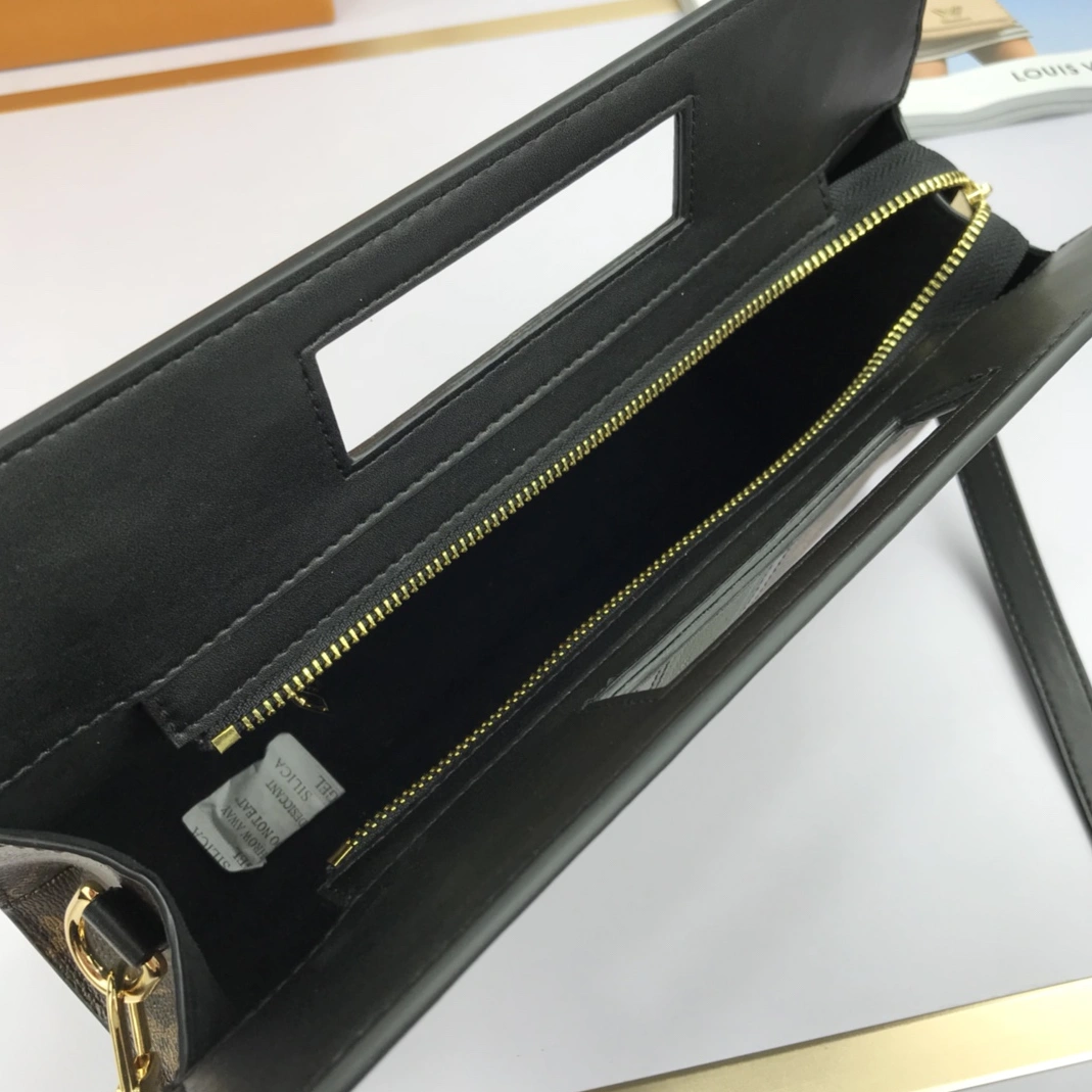 Resilient 8987 Louis Vuitton AAA Quality Messenger Bags For Women
