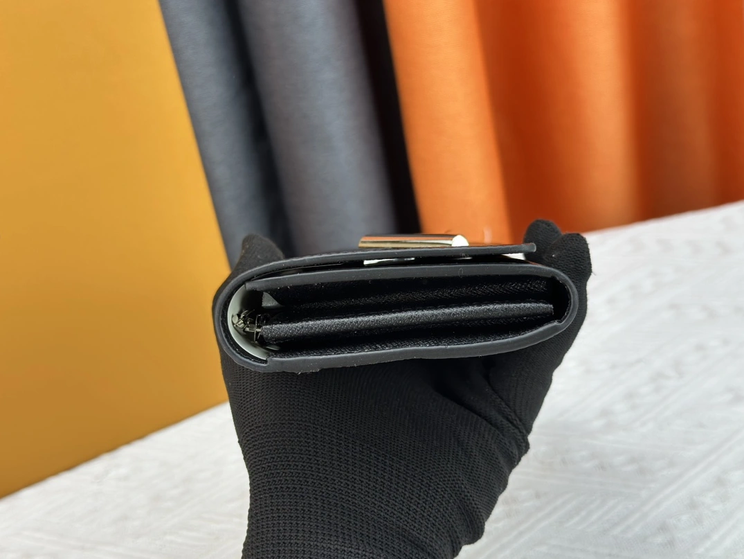 Resilient 9001 Louis Vuitton LV Wallets