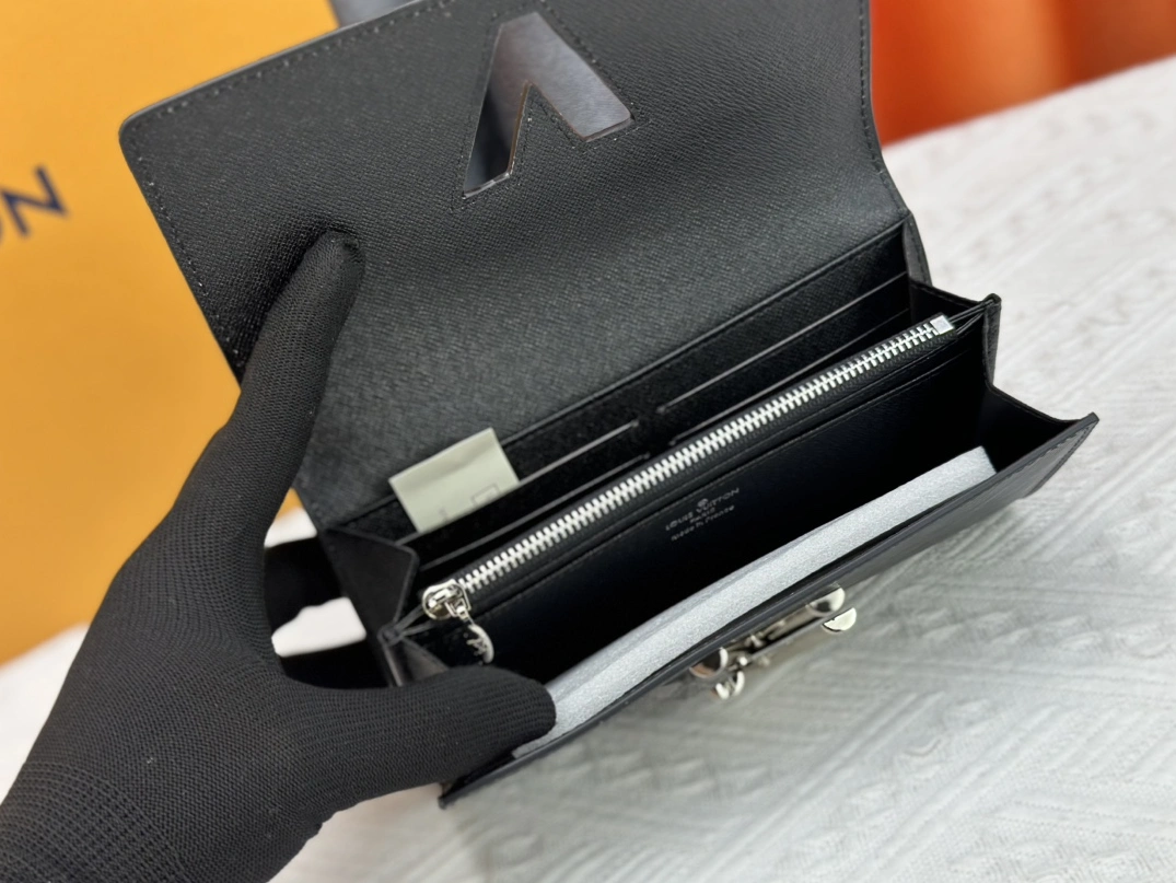 Resilient 9001 Louis Vuitton LV Wallets
