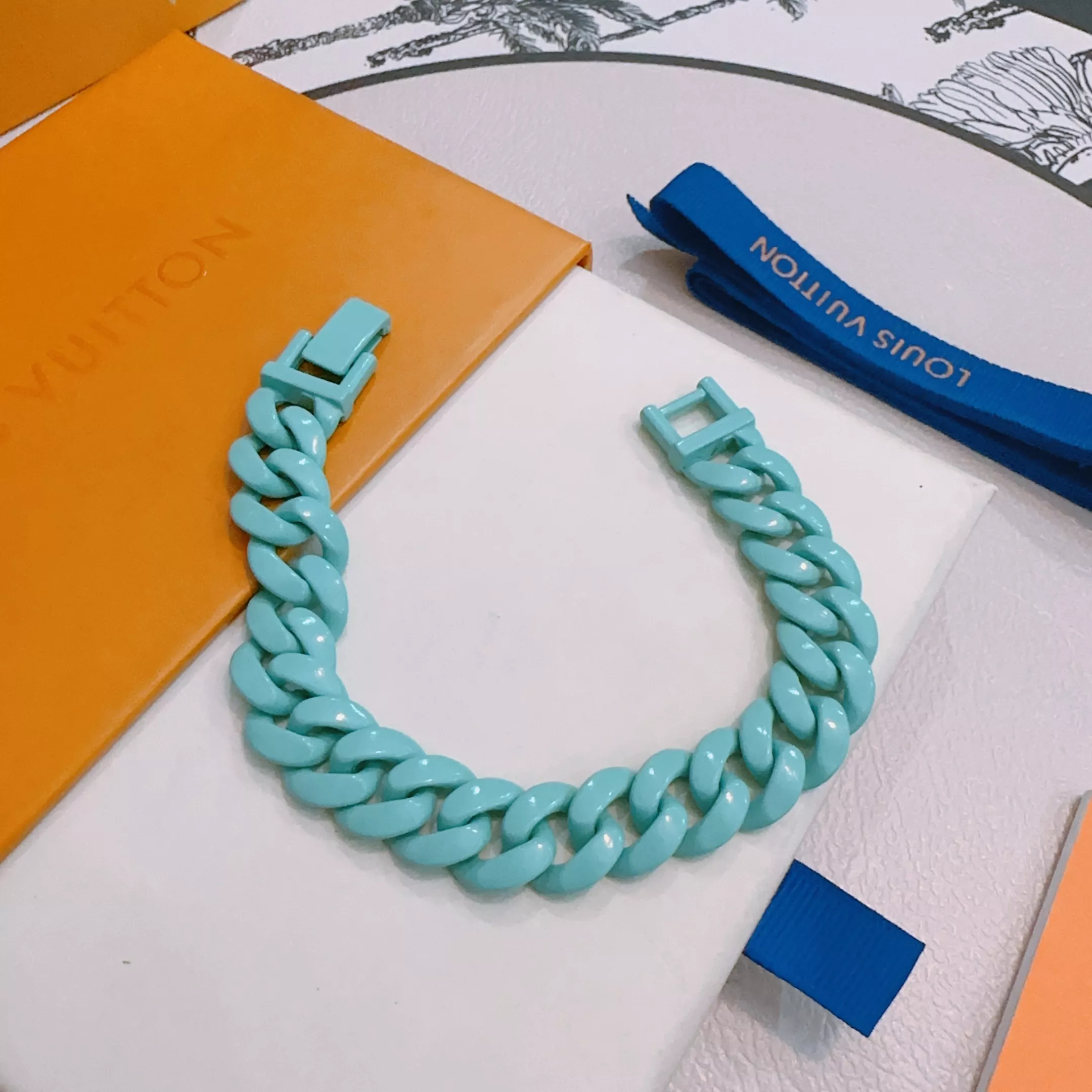 Resilient 9043 Louis Vuitton LV Bracelets
