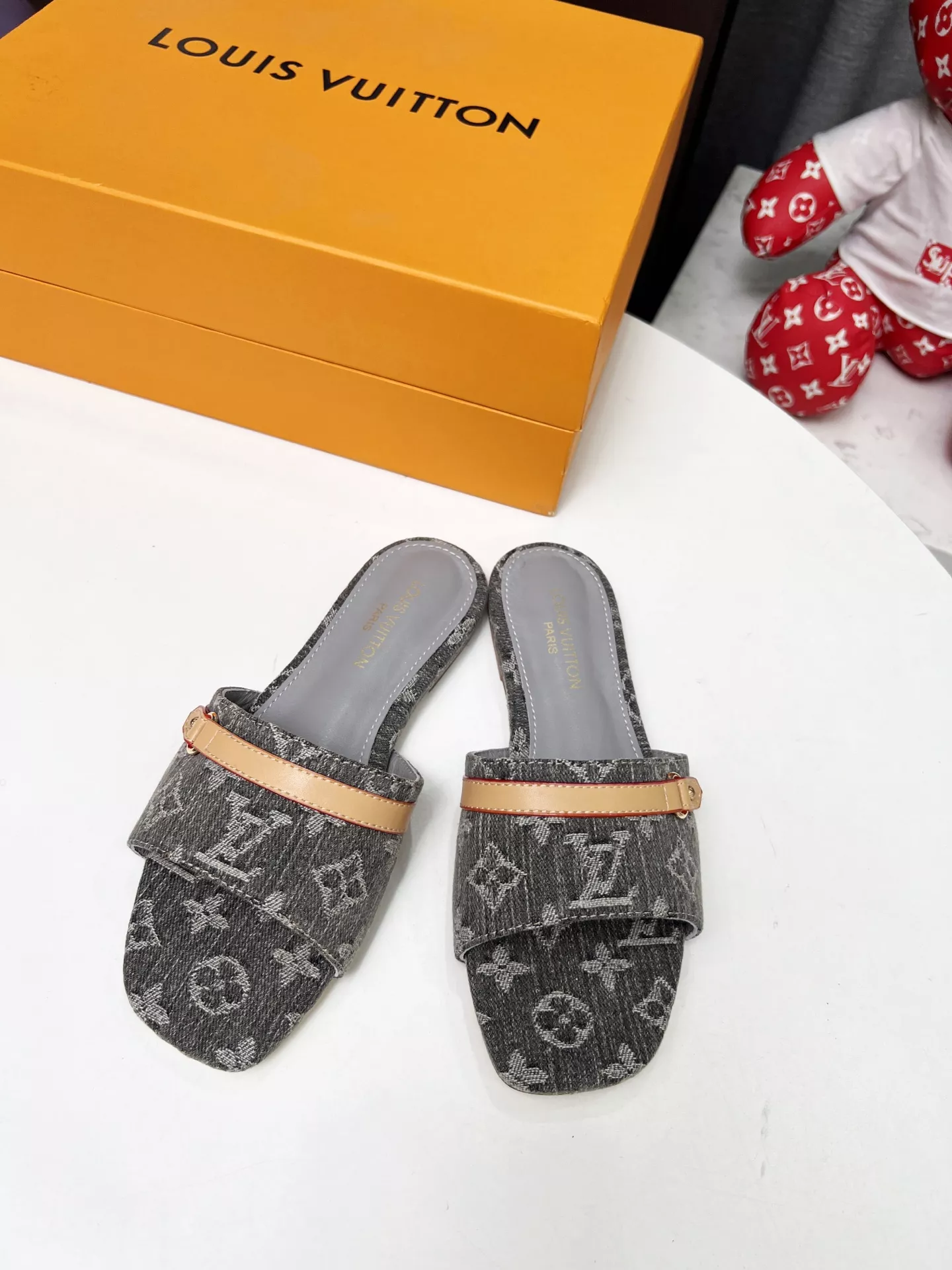 Resilient 9362 Louis Vuitton Slippers For Women