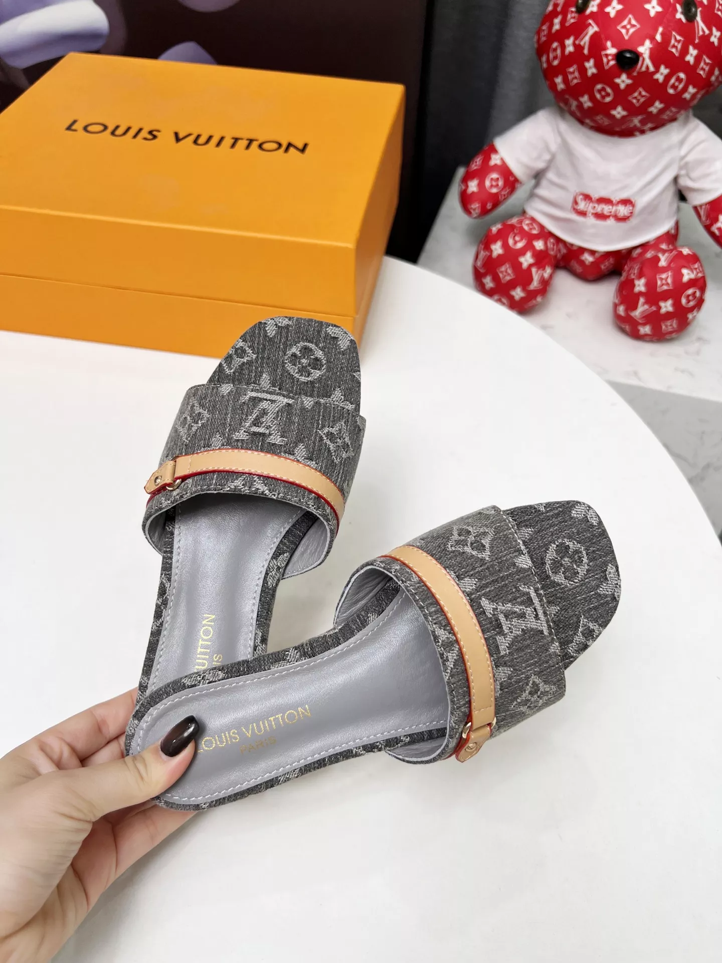 Resilient 9362 Louis Vuitton Slippers For Women