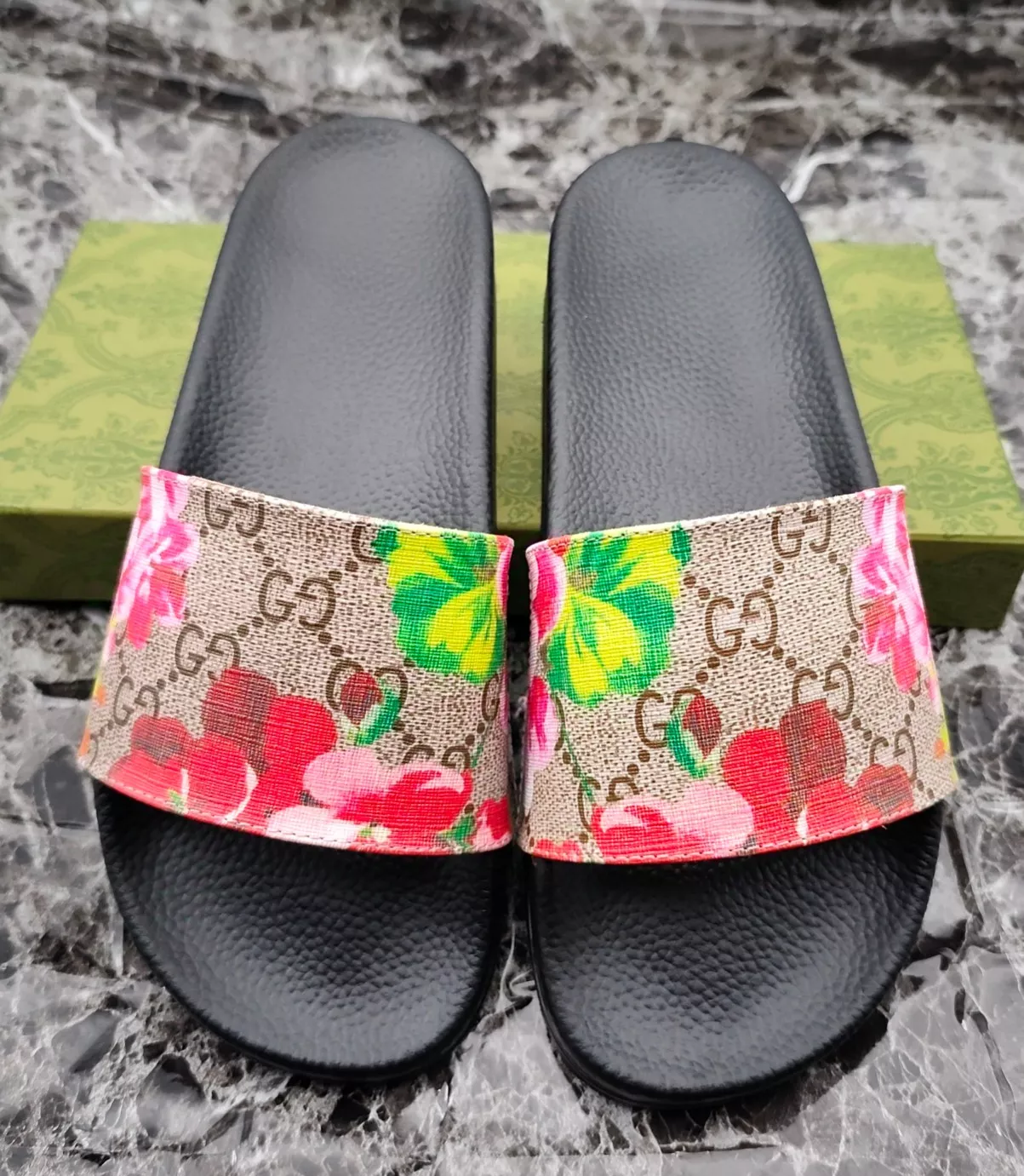 Resilient 9431 Gucci Slippers For Men