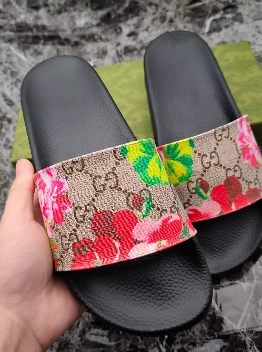 Resilient 9431 Gucci Slippers For Men