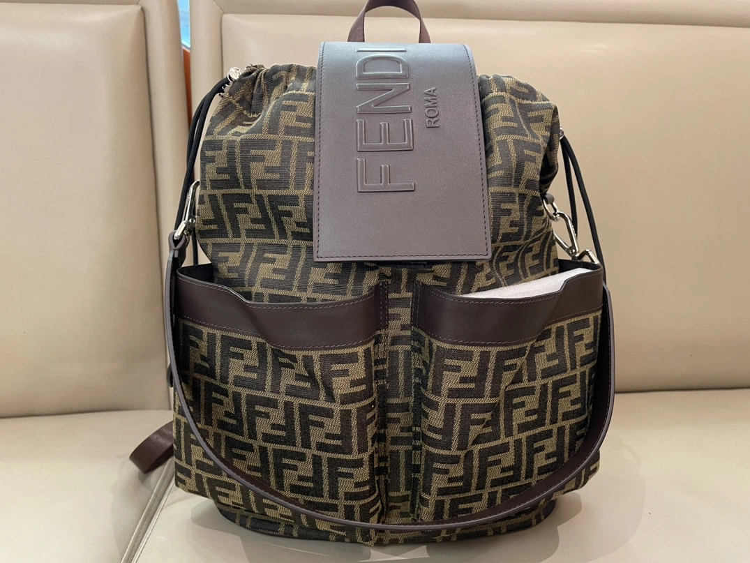 Resilient 9836 Fendi AAA Man Backpacks