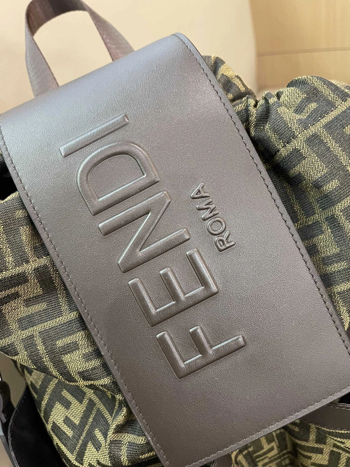 Resilient 9836 Fendi AAA Man Backpacks
