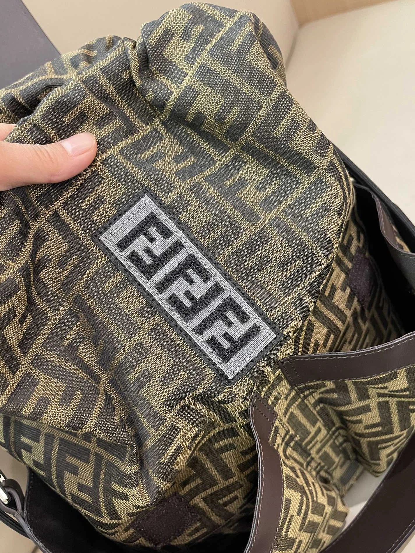 Resilient 9836 Fendi AAA Man Backpacks