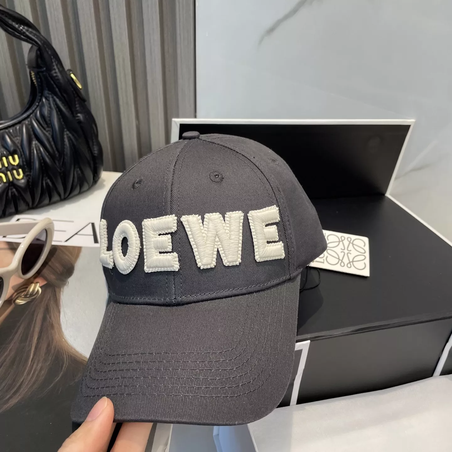 Resilient 9946 LOEWE Caps