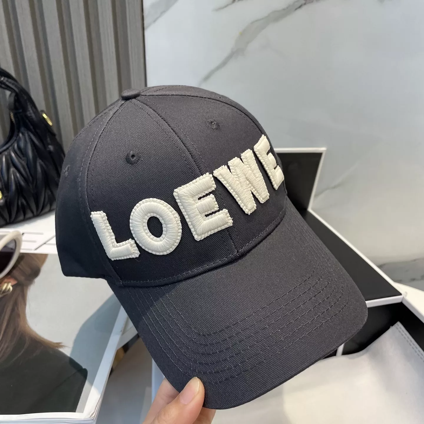 Resilient 9946 LOEWE Caps
