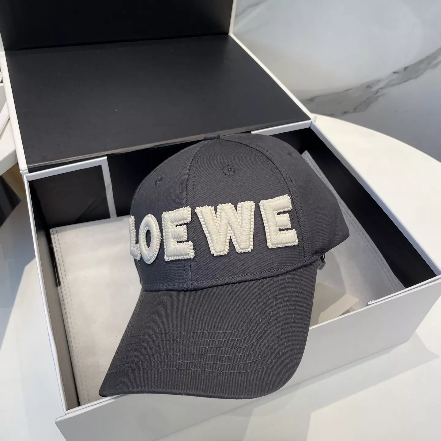 Resilient 9946 LOEWE Caps