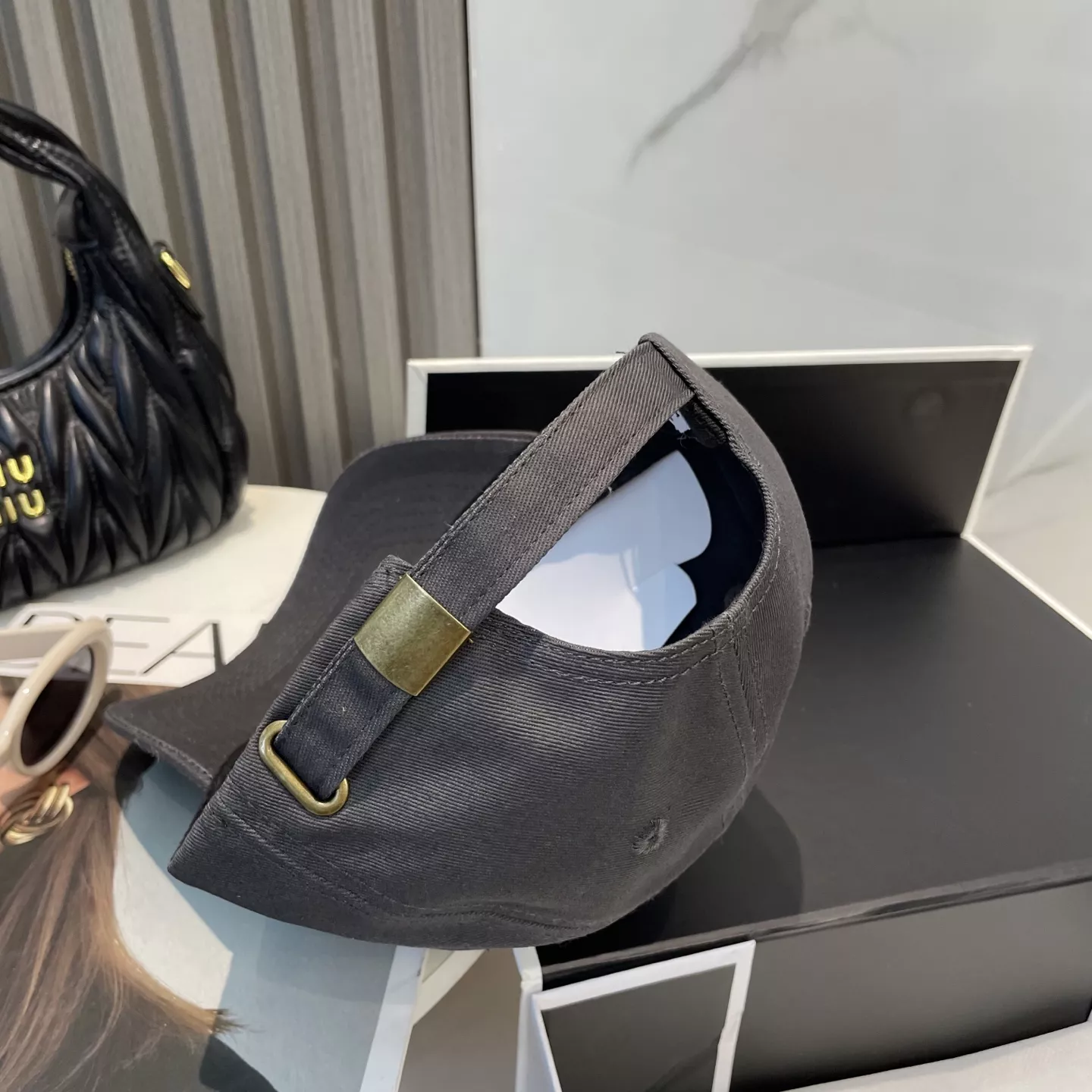 Resilient 9946 LOEWE Caps