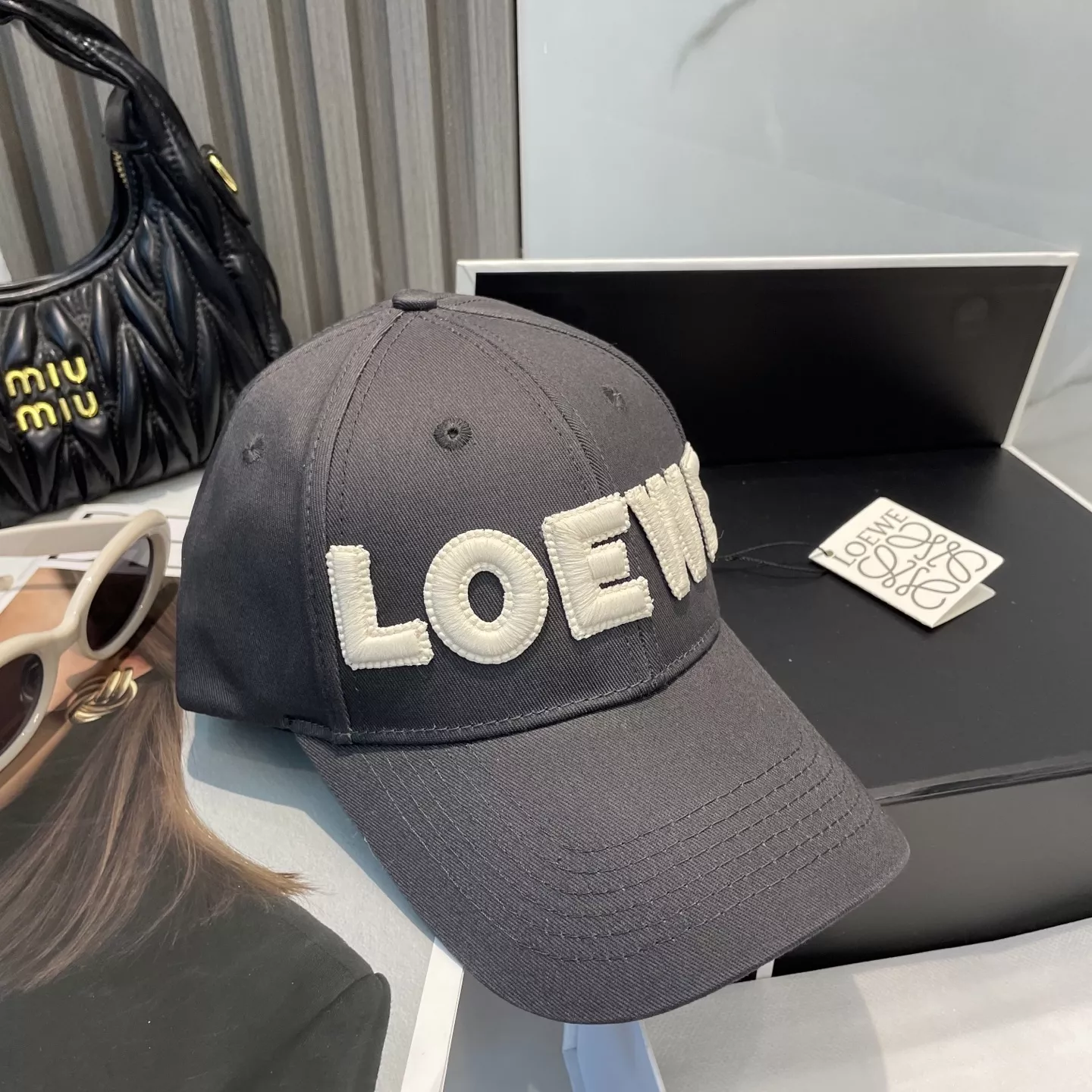 Resilient 9946 LOEWE Caps