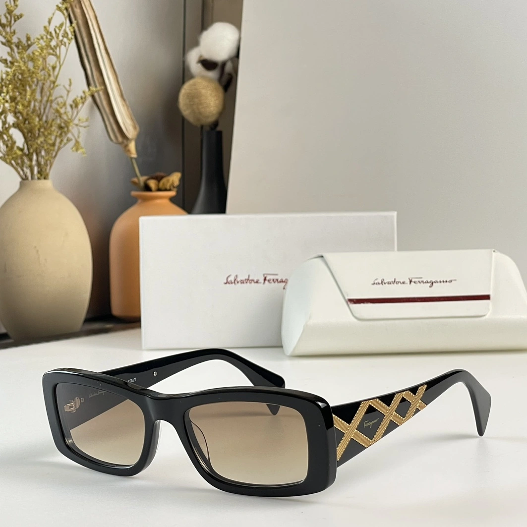 Salvatore Ferragamo AAA Quality Sunglasses DailyWear 2618