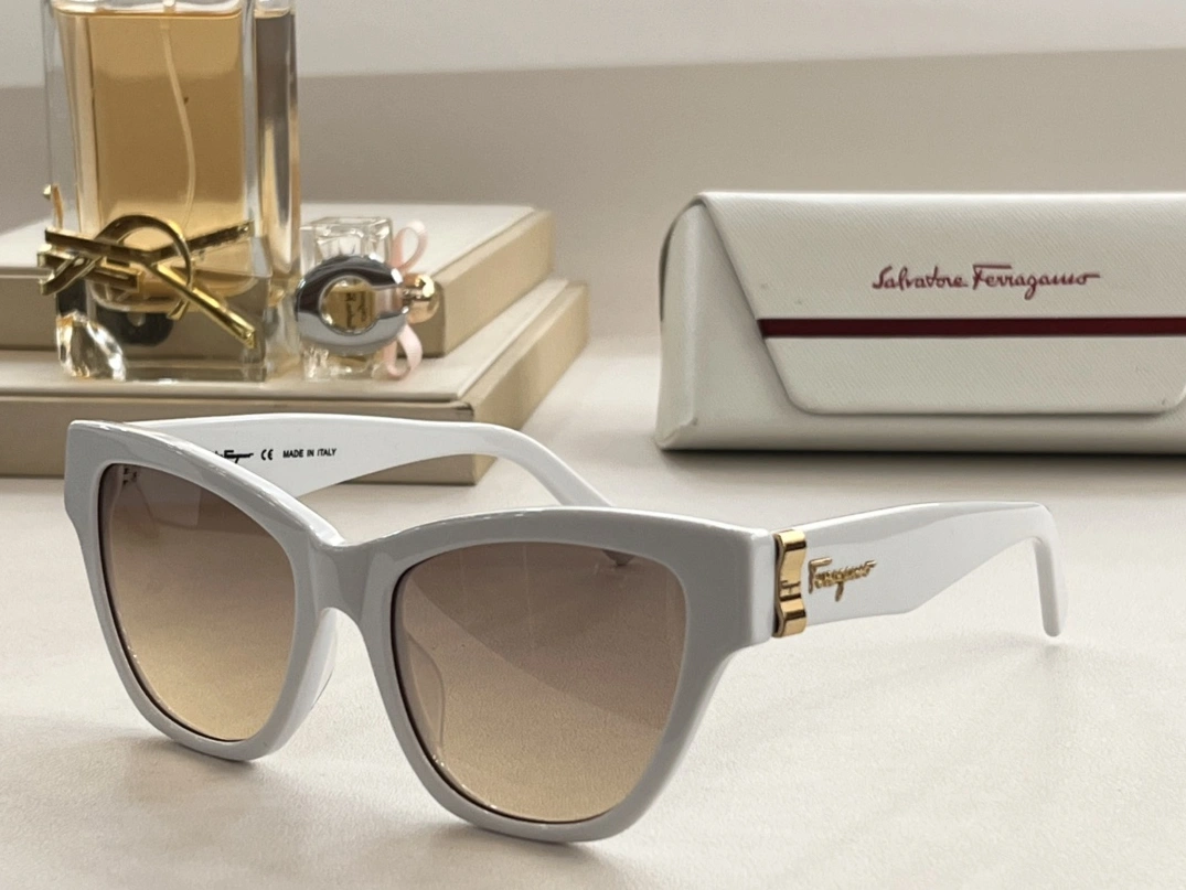 Salvatore Ferragamo AAA Quality Sunglasses HighQuality 1886