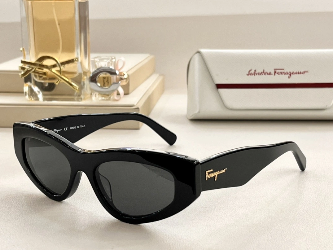 Salvatore Ferragamo AAA Quality Sunglasses Lightweight 7196