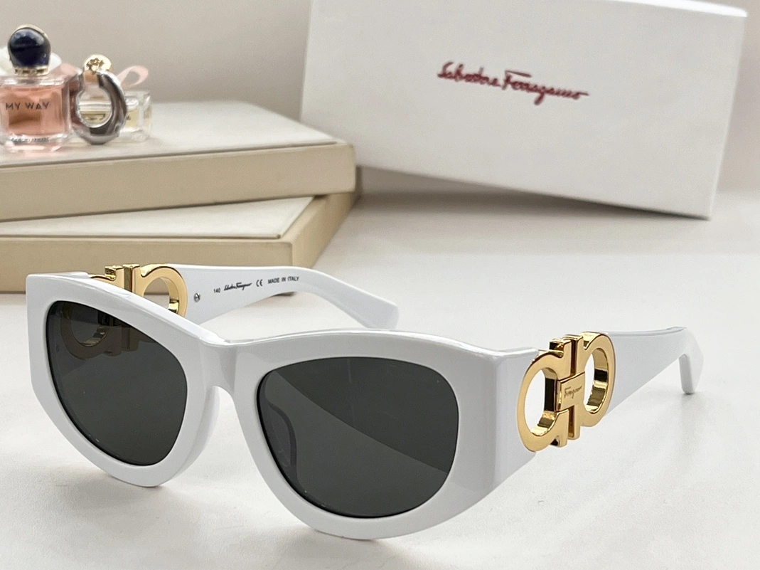 Salvatore Ferragamo AAA Quality Sunglasses Modern 8762
