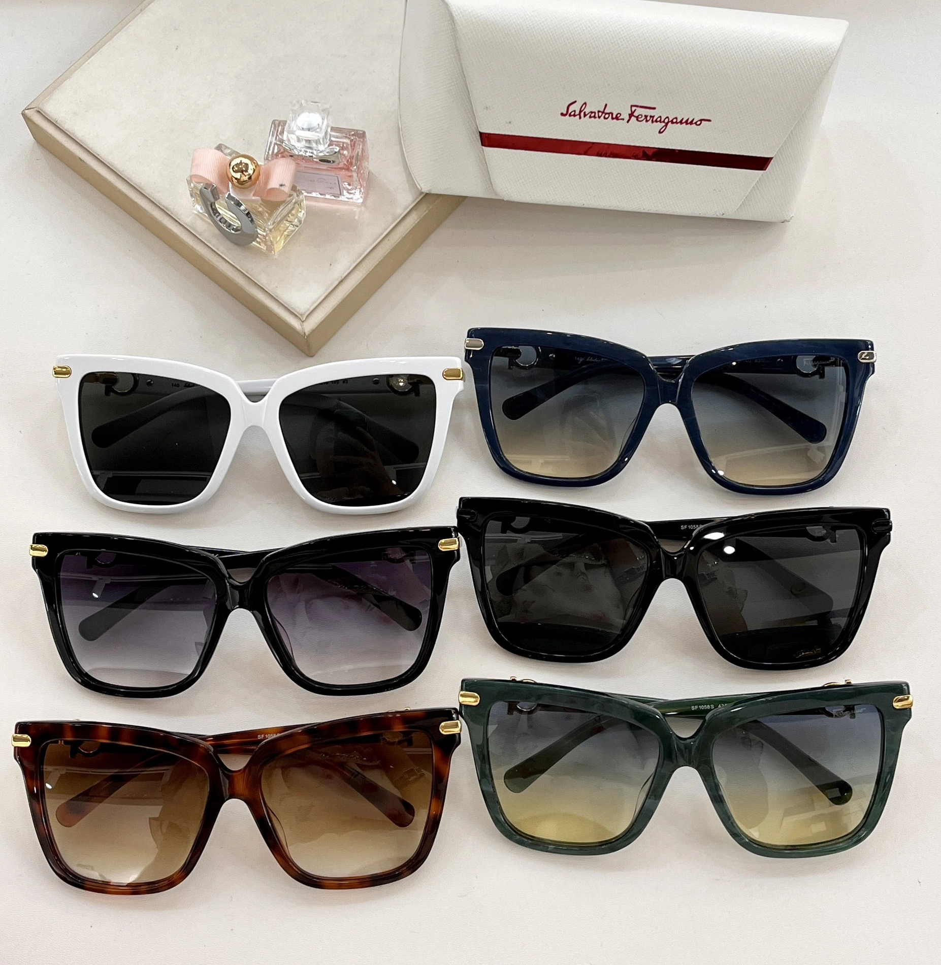 Salvatore Ferragamo AAA Quality Sunglasses NewStyle 8819