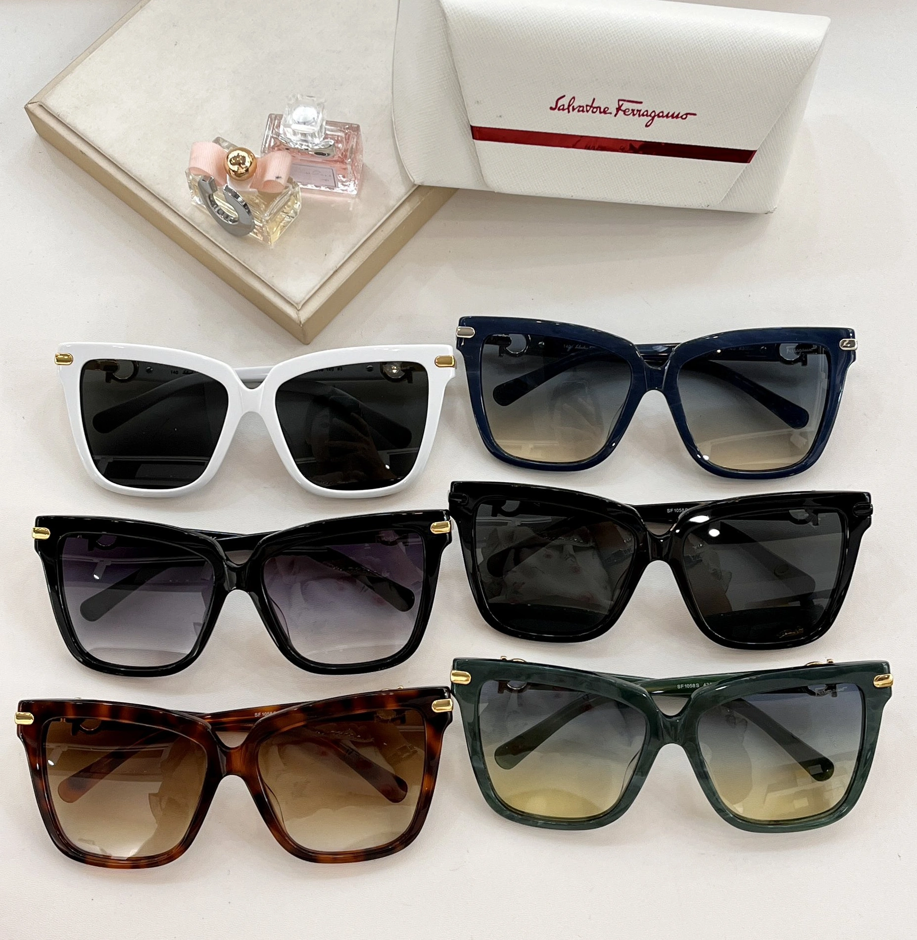 Salvatore Ferragamo AAA Quality Sunglasses UrbanStyle 5372