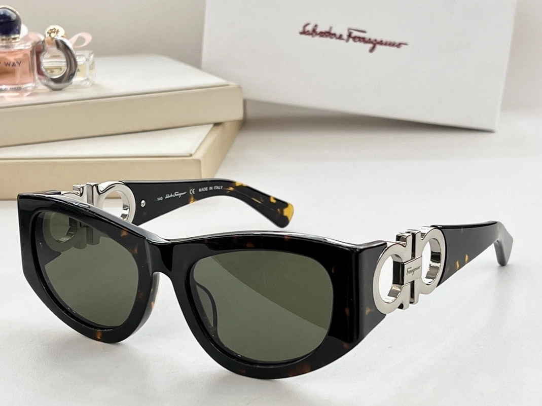 Salvatore Ferragamo AAA Quality Sunglasses Versatile 5487