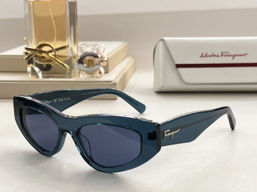 Salvatore Ferragamo AAA Quality Sunglasses Vibrant 589