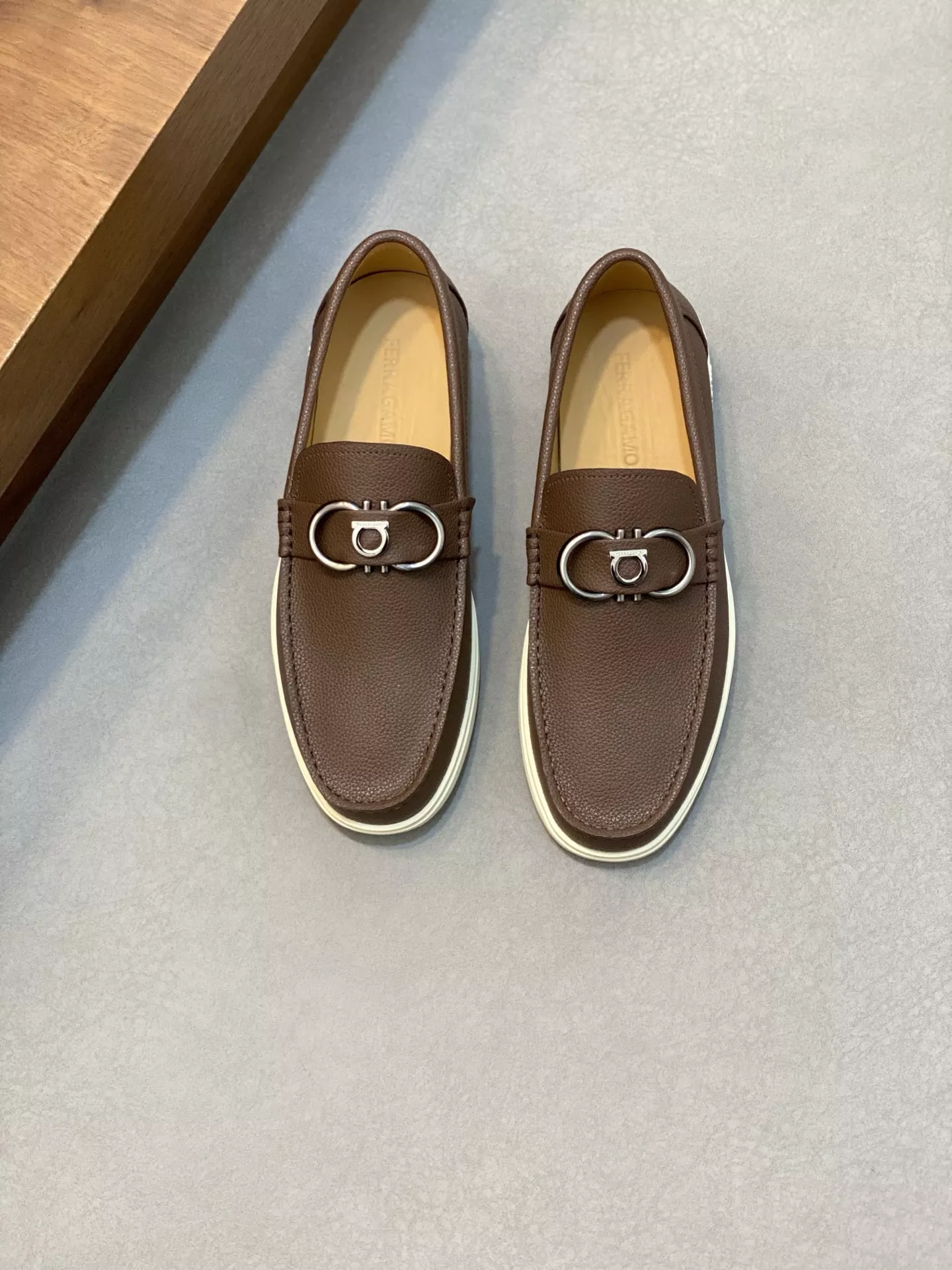 Salvatore Ferragamo Casual Shoes For Men Classic 5701