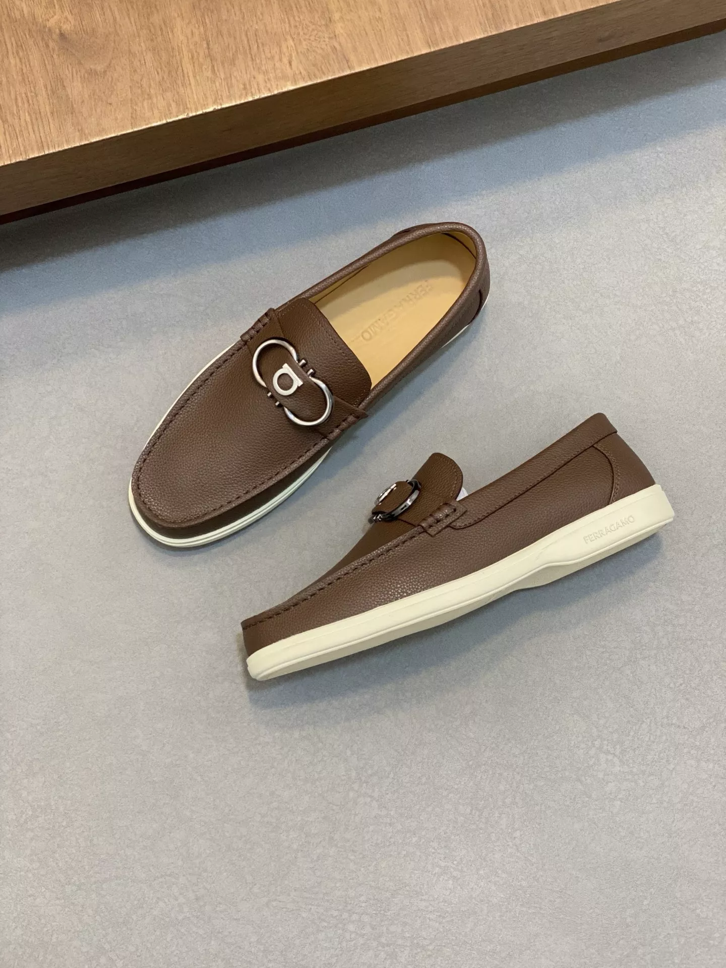 Salvatore Ferragamo Casual Shoes For Men Classic 5701