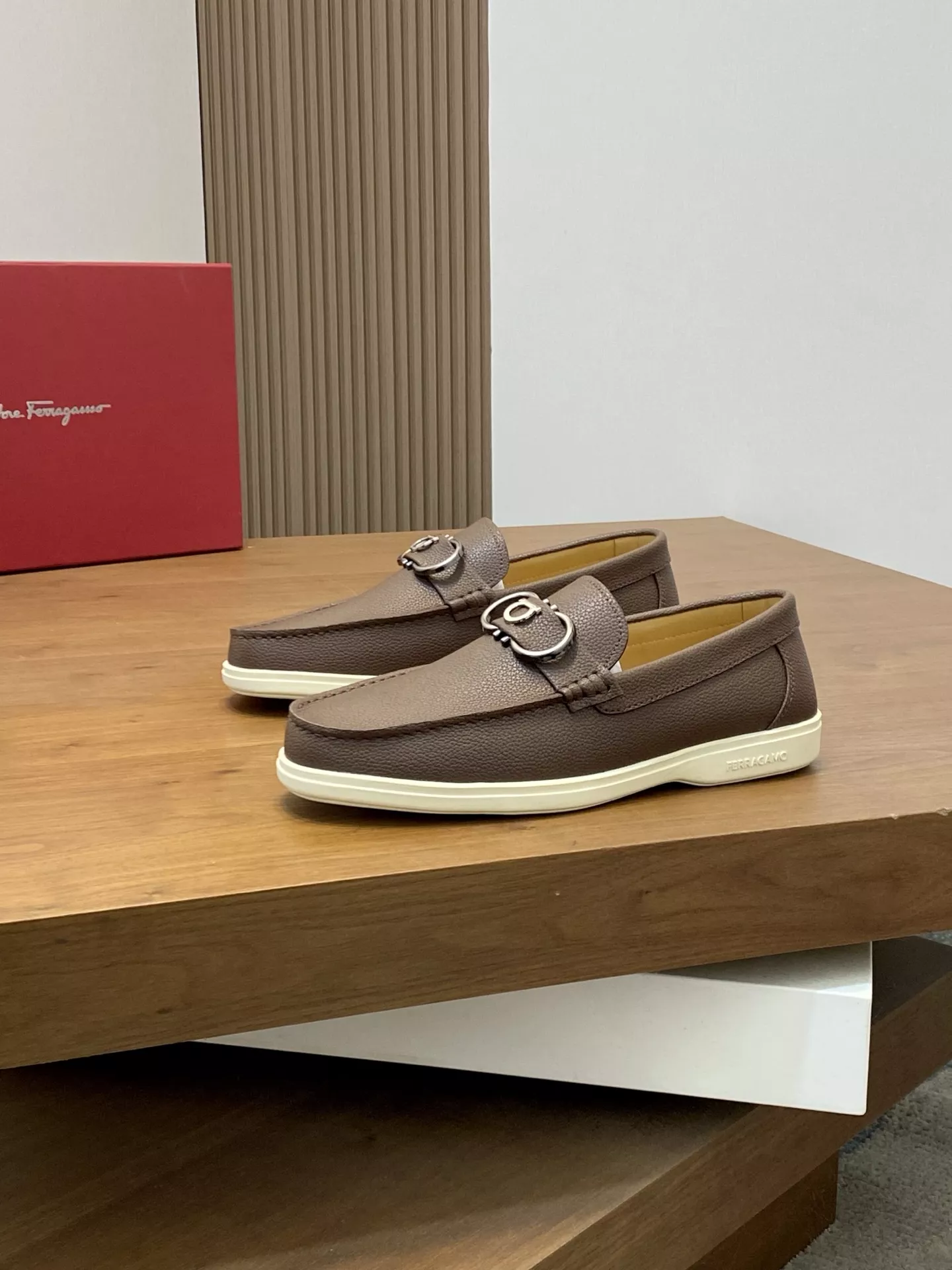 Salvatore Ferragamo Casual Shoes For Men Classic 5701