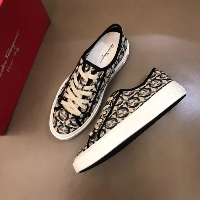 Salvatore Ferragamo Casual Shoes For Men Elegant 5993