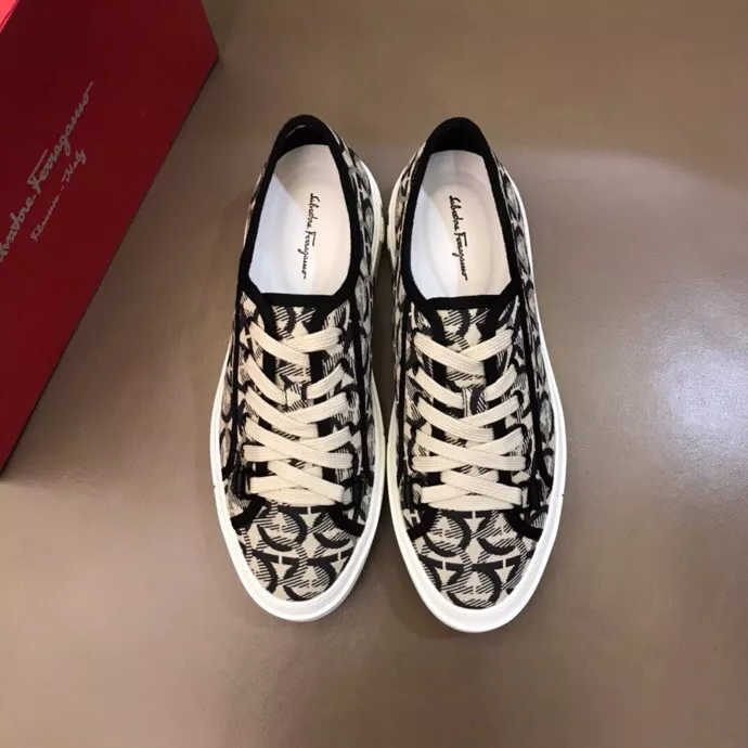 Salvatore Ferragamo Casual Shoes For Men Elegant 5993