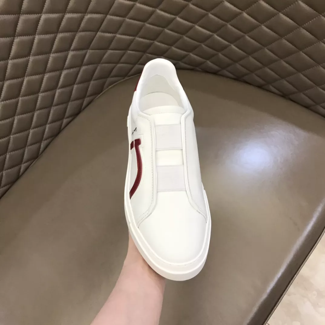 Salvatore Ferragamo Casual Shoes For Men Elegant 8323