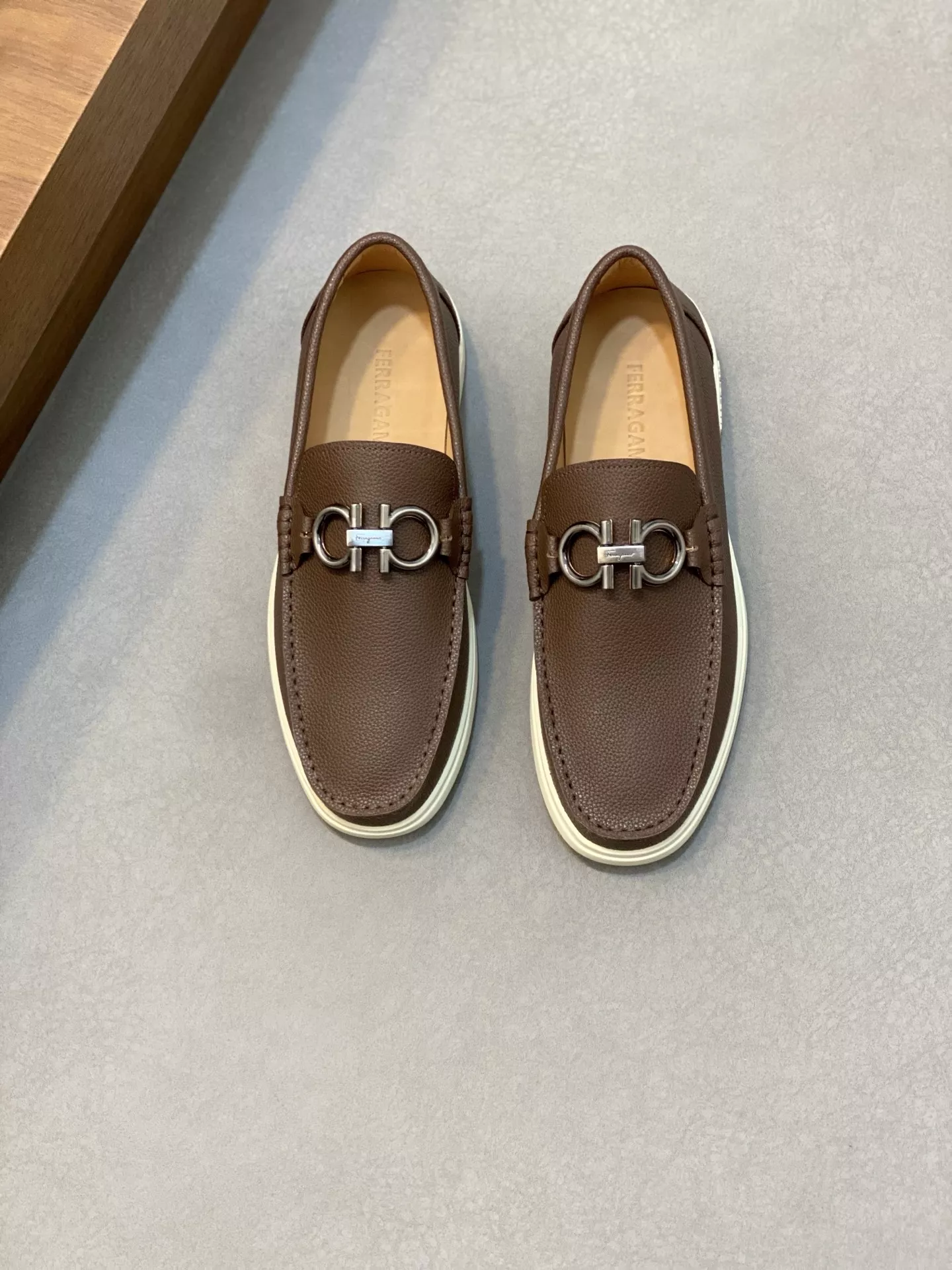 Salvatore Ferragamo Casual Shoes For Men Sleek 8533