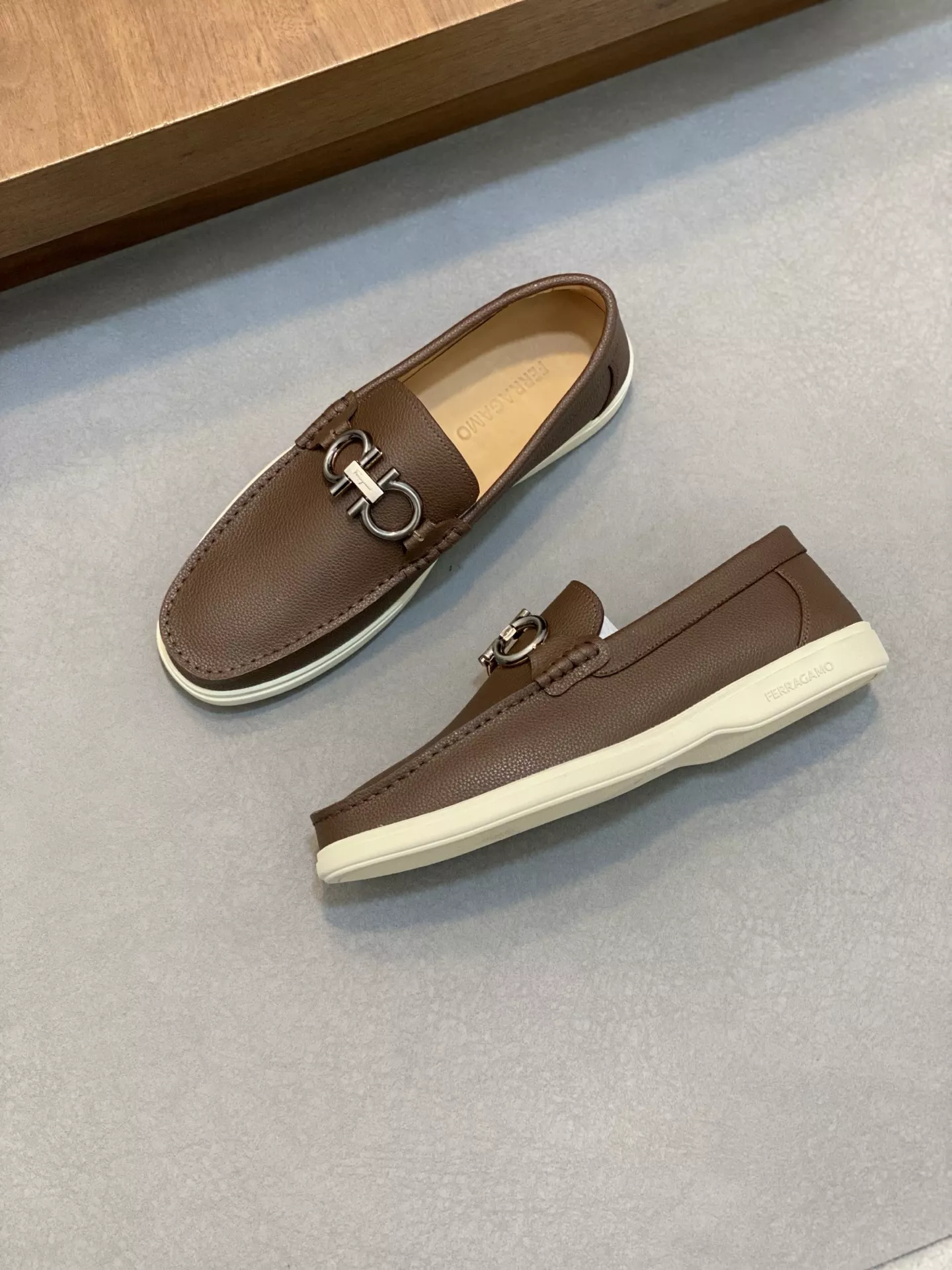 Salvatore Ferragamo Casual Shoes For Men Sleek 8533