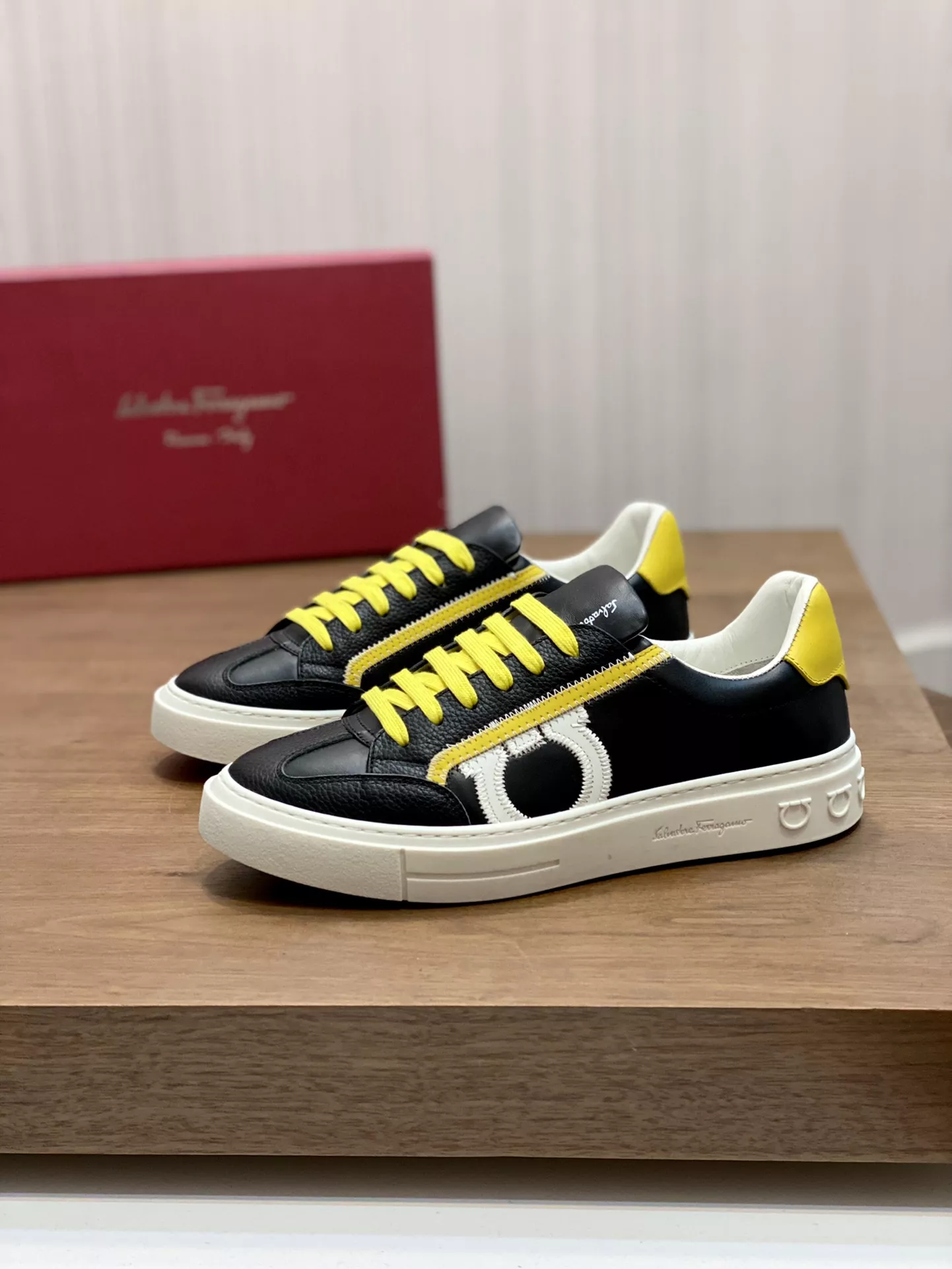 Salvatore Ferragamo Casual Shoes For Men UrbanStyle 6714