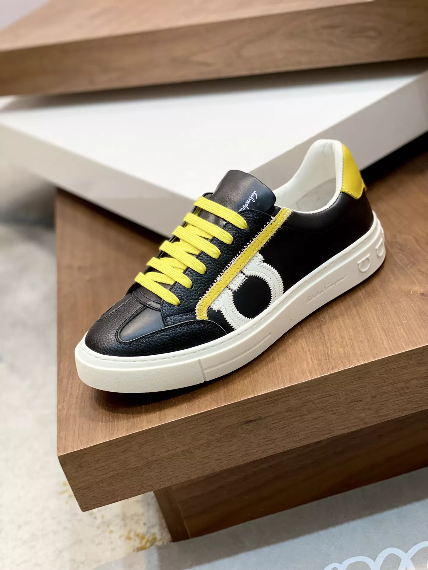 Salvatore Ferragamo Casual Shoes For Men UrbanStyle 6714