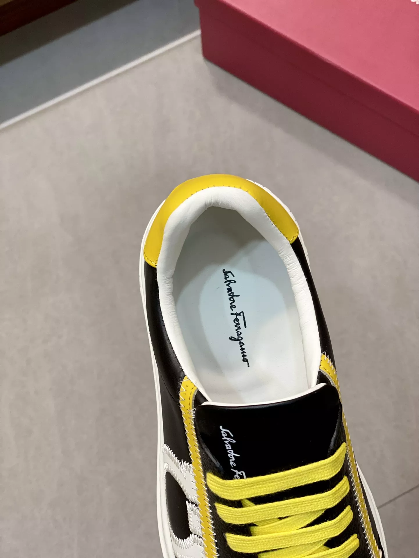 Salvatore Ferragamo Casual Shoes For Men UrbanStyle 6714