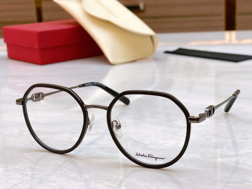 Salvatore Ferragamo Goggles Breathable 1582