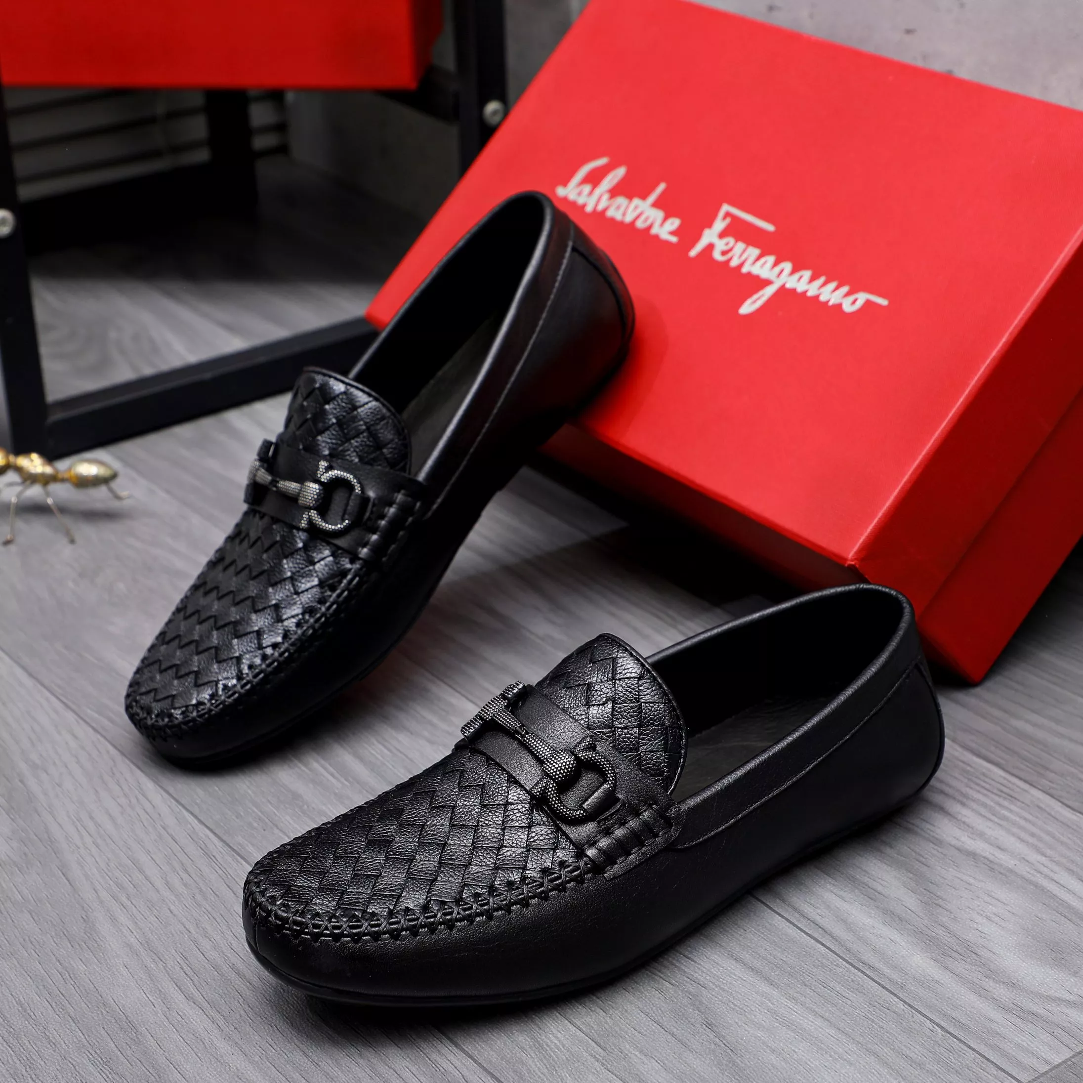 Salvatore Ferragamo Leather Shoes For Men Compact 2907