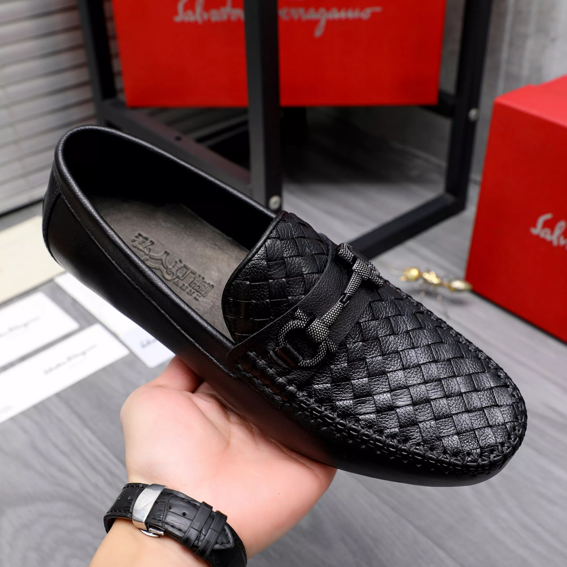 Salvatore Ferragamo Leather Shoes For Men Compact 2907