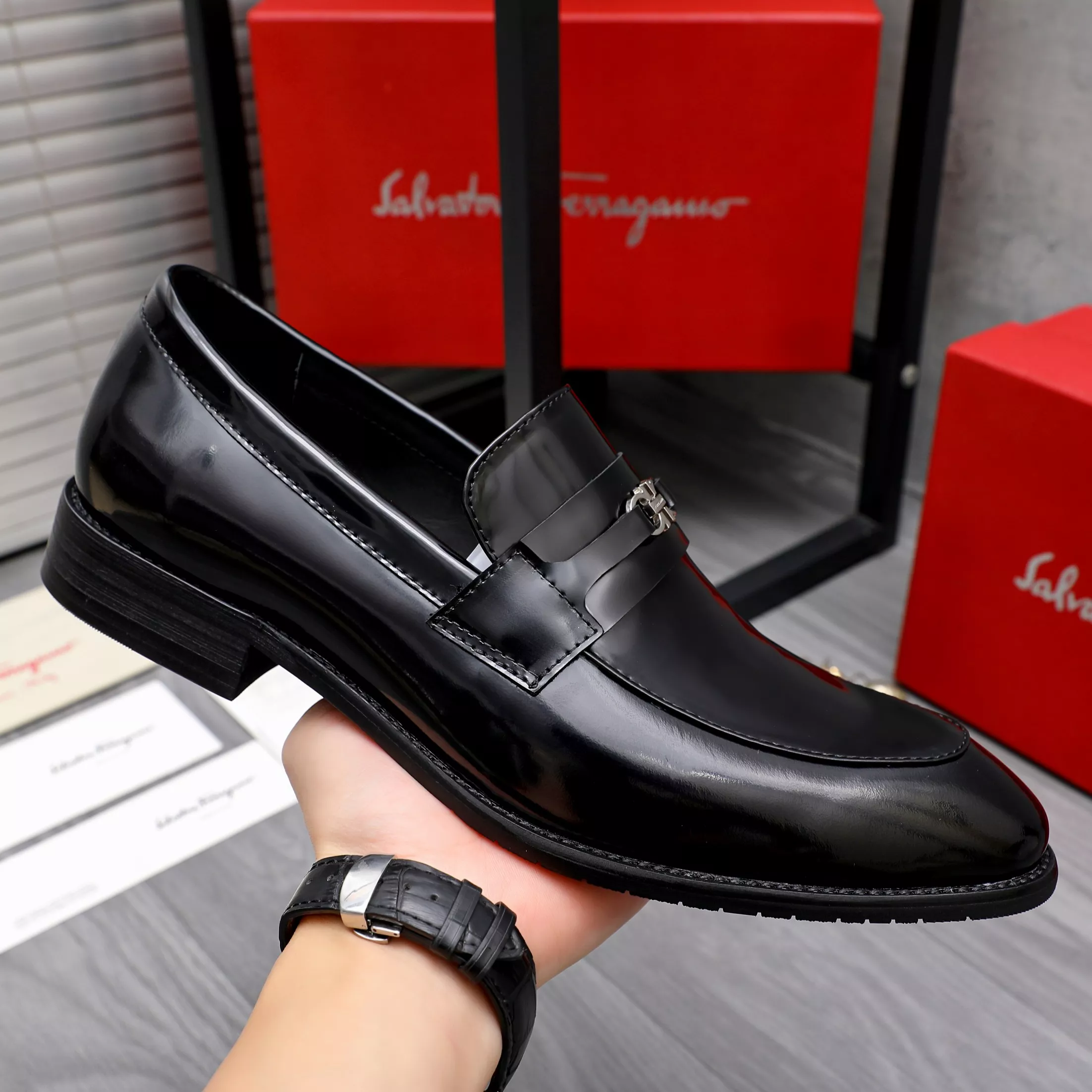 Salvatore Ferragamo Leather Shoes For Men Durable 4601