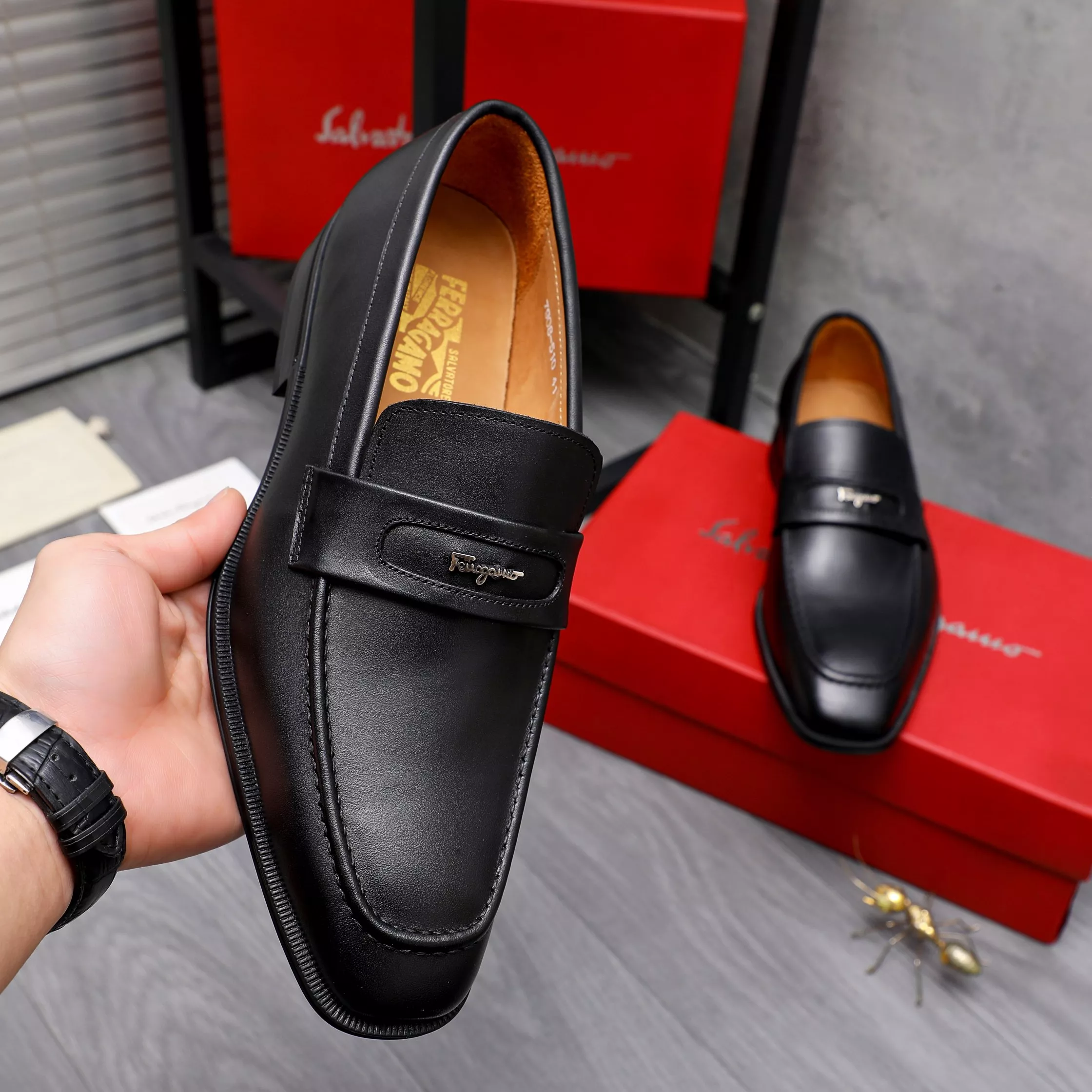 Salvatore Ferragamo Leather Shoes For Men Durable 7519